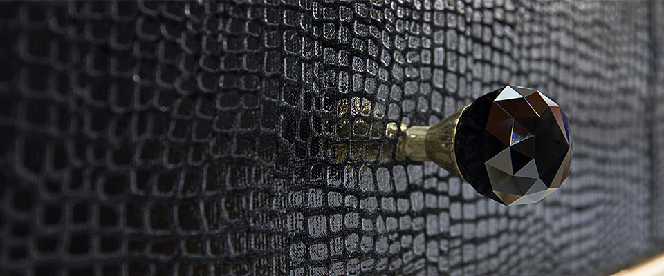 BURLESQUE Console Koket Love Happens