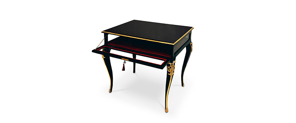 CABRIOLE Bedside Table Koket Love Happens